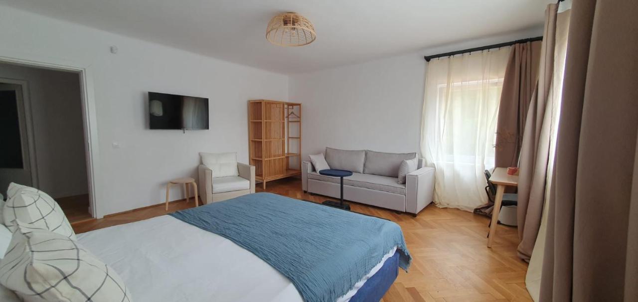 The Pines Serviced Apartments Braşov Extérieur photo